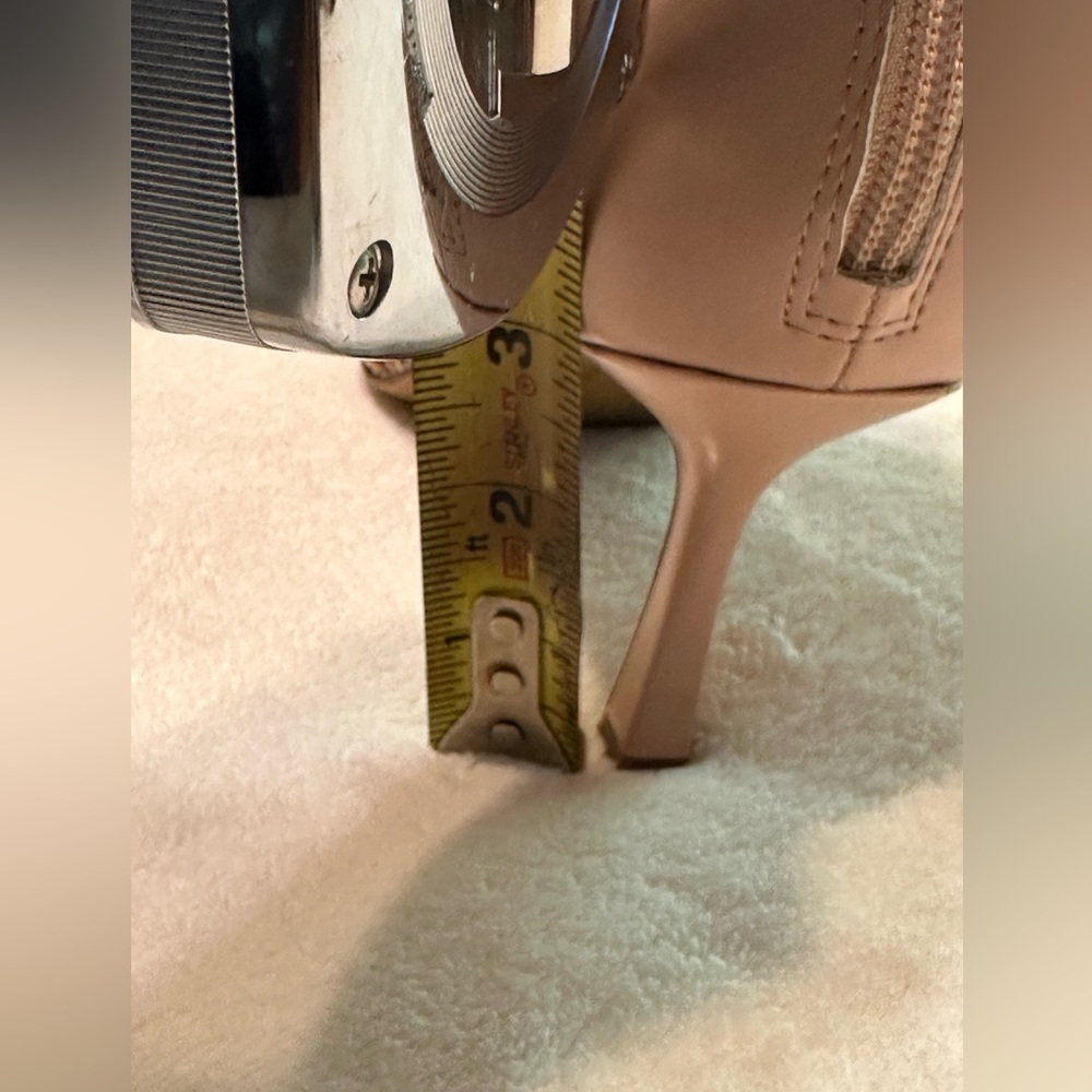 Vince Comuto Elegant Tan Peep-Toe Ankle Boots size 8, brand new. - Picture 6 of 8